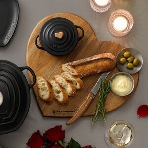 NWT Le Creuset Acacia Wood Heart Serving Board